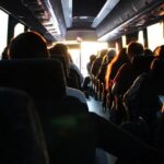 Συνελήφθησαν ο οδηγός και η συνοδός του σχολικού που φέρονται να ξέχασαν στο όχημα δύο 4χρονα παιδιά