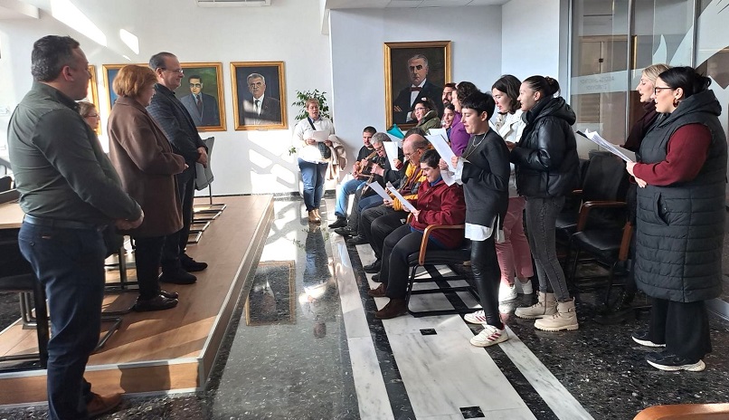 Χριστουγεννιάτικη επίσκεψη των εκπαιδευόμενων του Συλλόγου ‘ΑΓΑΠΗ’ Ρεθύμνου στον Δήμαρχο