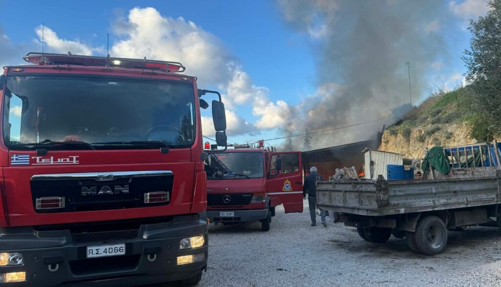 Χανιά: Συναγερμός στην Πυροσβεστική από πυρκαγιά σε αποθήκη | φωτο