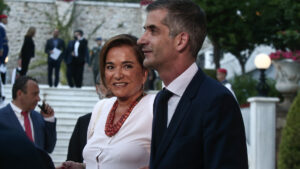Οι… χρησμοί της Ντόρας – Τι είπε για την υποψηφιότητά της στα Χανιά