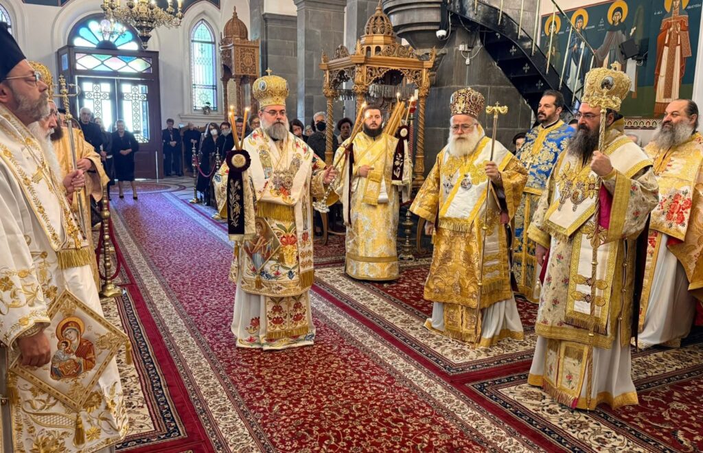 H πρώτη Θεία Λειτουργία του νέου Μητροπολίτη Κυδωνίας και Αποκορώνου | φωτο -video
