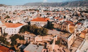 “Όνειρο είναι τα Χανιά” | Τοποθέτηση για τον Λόφο Καστέλι και τους πυλώνες