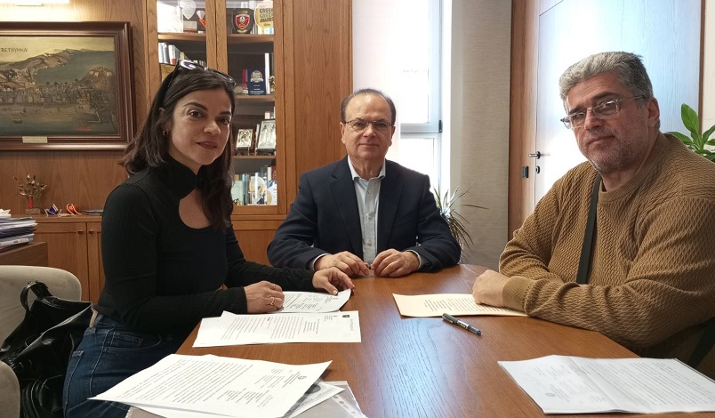 Υπογράφηκε η πράξη δανειοδότησης του Δήμου Ρεθύμνης για την ολοκλήρωση του έργου προμήθειας του ταρτάν για το ΓΑΚ Γάλλου
