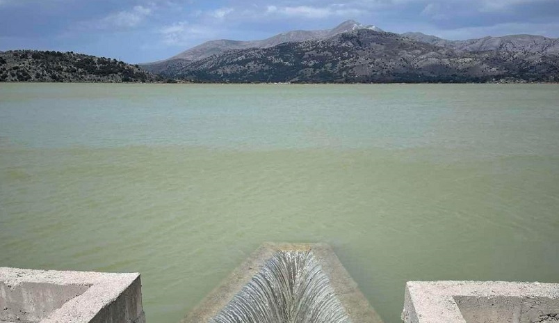 Κρήτη: Υπερχείλιση στη Λιμνοδεξαμενή Αγίου Γεωργίου στο Οροπέδιο Λασιθίου