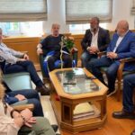 Συνάντηση Περιφερειάρχη Κρήτης Σταύρου Αρναουτάκη με τον αθλητή υπεραποστάσεων Θεοχάρη Αθητάκη