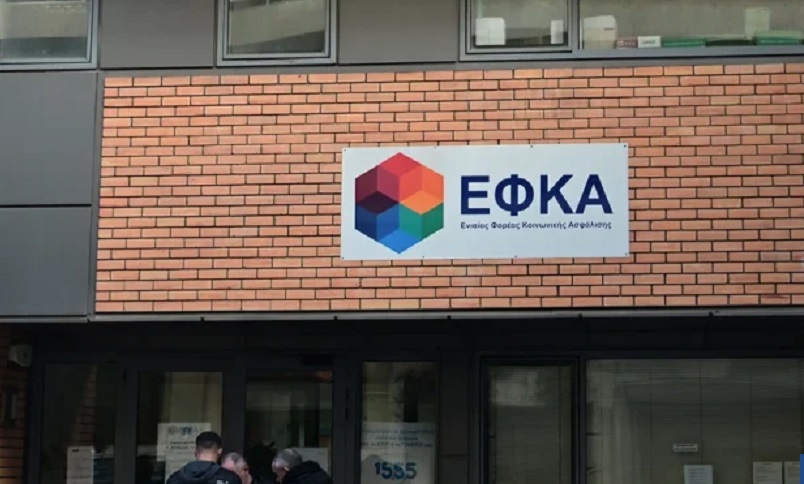Ηλικιωμένος εισέβαλε με καραμπίνα στον ΕΦΚΑ στον Κεραμεικό και άνοιξε πυρ – Τραυματίστηκε υπάλληλος