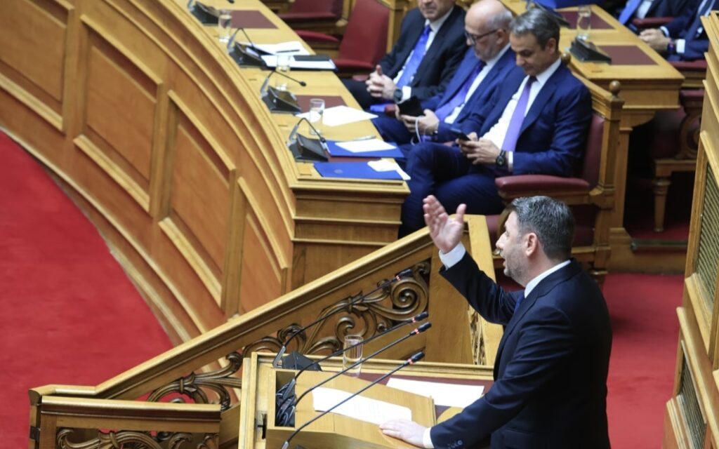Βουλή: Σφοδρή πολιτική σύγκρουση για εκλογές, ΟΠΕΚΕΠΕ και υποκλοπές