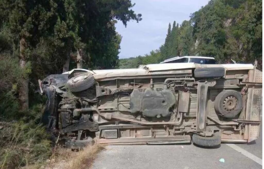 Ανατροπή οχήματος στον ΒΟΑΚ κοντά στις Καλύβες