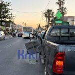 Χανιά: Λεωφορείο ξήλωσε πόρτα αγροτικού στην Αγία Μαρίνα | φωτο