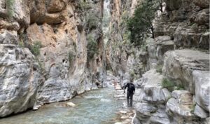 Χανιά: Ο αέρας έριξε πέτρες στο Φαράγγι της Σαμαριάς – Ανοικτός αύριο ο Δρυμός