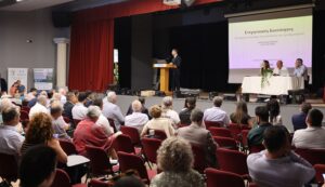 Στ. Αρναουτάκης: «Η Κρήτη παραγωγός καθαρής ενέργειας με επίκεντρο τον πολίτη. Απαιτείται ορθολογικός διαμοιρασμός του ηλεκτρικού χώρου»