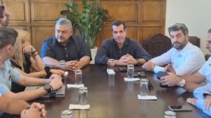 Στα Χανιά ο Θάνος Πλεύρης για το μεταναστευτικό | Ανακοίνωσε νέο επιβατηγό πλοίο για την μεταφορά μεταναστών (φώτο & video)