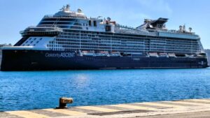 Χανιά: Το «Celebrity Ascent» καταπλέει στη Σούδα με 3.399 επιβάτες