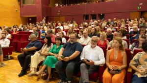 ΔΗ.ΠΕ.ΘΕ Κρήτης: Ολοκληρώθηκαν οι παραστάσεις του έργου «Τα Άσπρα Άλογα» του Χένρικ Ίψεν (φωτο)