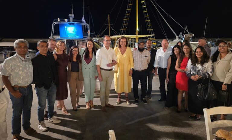 Στα Χανιά Ινδοί Τουριστικοί πράκτορες (φώτο)