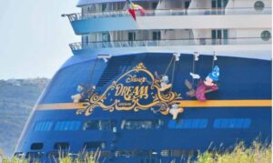 Στη Σούδα το «Disney Dream» με περισσότερους από 3.300 επιβάτες