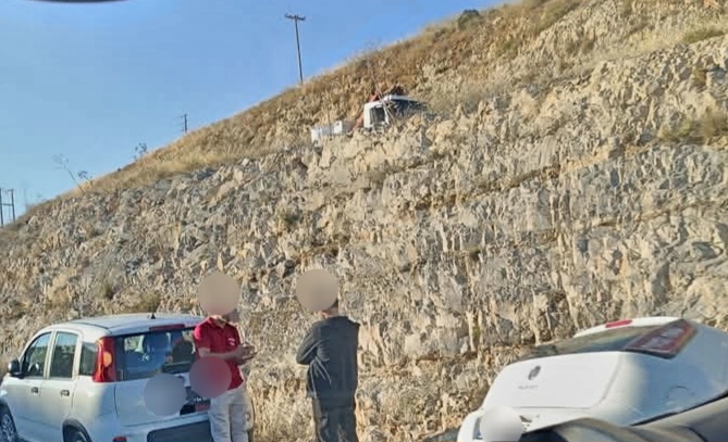 Κρήτη – τροχαίο: Αυτοκίνητο κατέληξε σε χαντάκι
