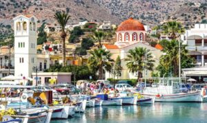 Κρήτη: Μηχανική βλάβη σε τουριστικό σκάφος με 31 επιβαίνοντες