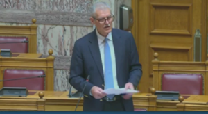 Ευ. Τουρνάς: «Η Κρήτη όχι μόνο δεν αποδυναμώνεται, αλλά ενισχύεται κάθε χρόνο» – Απάντηση στη Βουλή για τις μετακινήσεις πυροσβεστών