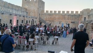 Χανιά: Ετήσια Παρουσίαση των Χορευτικών Τμημάτων του Συλλόγου «Τα Σφακιά» στο Φραγκοκάστελλο