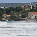 Χανιά: Λουόμενοι κινδύνεψαν να πνιγούν στην θάλασσα του Κουμ Καπί (φώτο)
