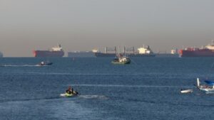 Δεξαμενόπλοια με πετρέλαιο του Ιράν διασχίζουν το στενό του Ορμούζ