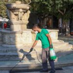 Συνεχίζεται με εντατικούς ρυθμούς η απεντόμωση και απολύμανση σχαρών και φρεατίων από τη ΔΕΥΑΗ