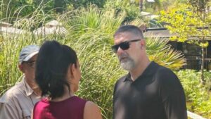 “Δυο μαύρα πουκάμισα” | Τα γυρίσματα στα Χανιά | Ένα δυνατό καστ που υπόσχεται πολλές συγκινήσεις (φώτο & video)