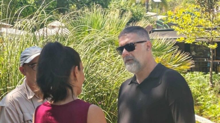 “Δυο μαύρα πουκάμισα” | Τα γυρίσματα στα Χανιά | Ένα δυνατό καστ που υπόσχεται πολλές συγκινήσεις (φώτο & video)
