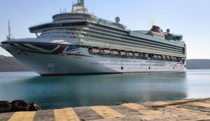 Στη Σούδα το κρουαζιερόπλοιο Azura με 3.322 επιβάτες