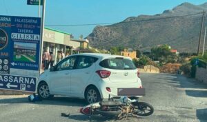 Χανιά: Τροχαίο στην Κίσαμο – Σύγκρουση μηχανής με ΙΧ