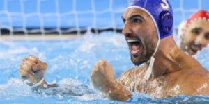 Συγχαρητήριο μήνυμα Καλογερή στην Εθνική Πόλο και του Χανιώτη διεθνή πολίστα Δημήτρη Σκουμπάκη