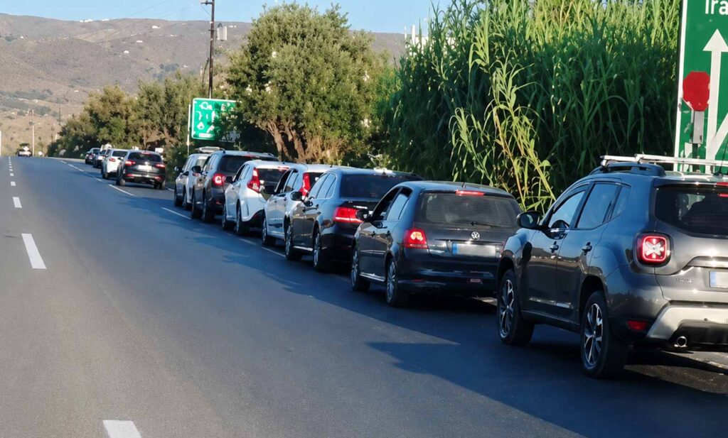 ΒΟΑΚ: Τεράστιες ουρές αυτοκινήτων σχηματίζονται στο κόμβο των Μουρνιών