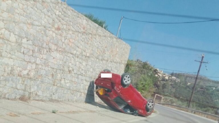 Χανιά: Αυτοκίνητο αναποδογύρισε σε χωριό του Αποκόρωνα (φώτο)