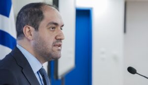 Ποιος γράφει τελικά τους νόμους;