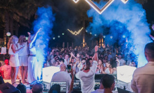 Η μέρα για το 4ο έφτασε!  Το μεγαλύτερο White Party της Κρήτης είναι απόψε στο Cabana Mare!