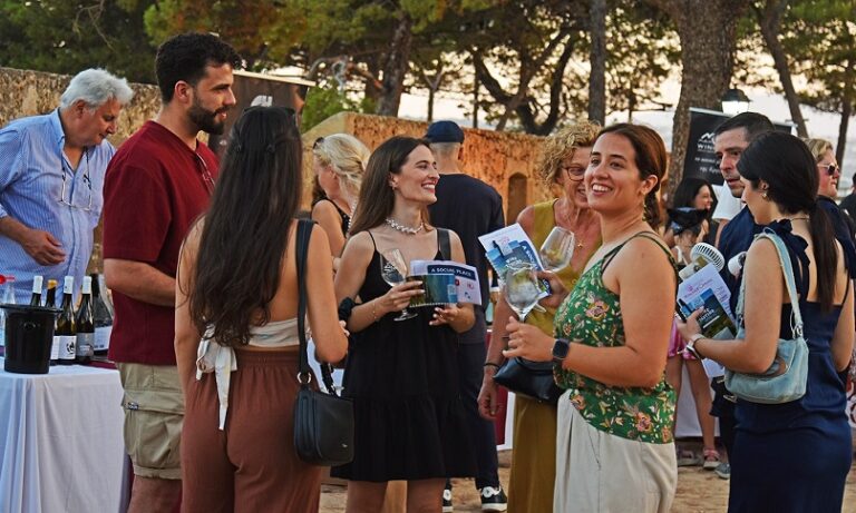 Κρήτη: Το Wines@Fortezza 2026 πλημμύρισε με κόσμο και άρωμα κρητικού κρασιού