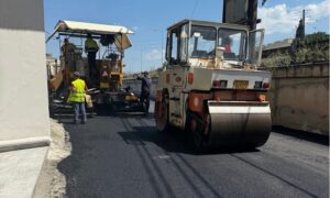 Εργασίες ασφαλτόστρωσης στις οδούς Μουσών και Δυρραχίου στις Πατέλες από το Δήμο Ηρακλείου
