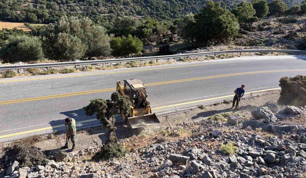Ολοκληρώθηκε ο καθαρισμός του επαρχιακού οδικού δικτύου του Δήμου Σφακίων από φερτά υλικά