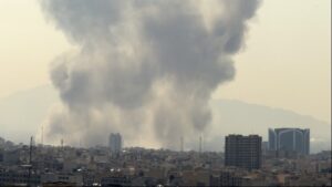 Ο στρατός των ΗΠΑ έπληξε «ναυτικές δυνατότητες» και «κέντρα στρατιωτικής διοίκησης» στο Ιράν