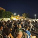 Με επιτυχία πραγματοποιήθηκε η μουσικοθεατρική παράσταση «Παράστασις ΠεριΩπής» στο λιμανάκι του Πλατανιά από τον Δήμο Πλατανιά