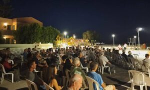 Με επιτυχία πραγματοποιήθηκε η μουσικοθεατρική παράσταση «Παράστασις ΠεριΩπής» στο λιμανάκι του Πλατανιά από τον Δήμο Πλατανιά