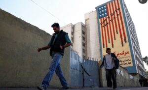 Νέα κλιμάκωση στη Μέση Ανατολή – Αντίποινα του Ιράν για τα πλήγματα των ΗΠΑ στο νησί Λαράκ