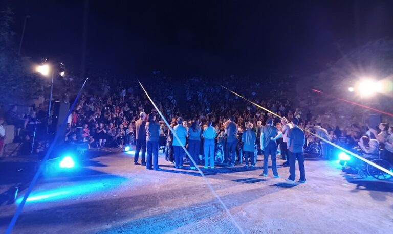 «Άνθρωποι»: Μια παράσταση για έναν πολιτισμό χωρίς αποκλεισμούς στην Κίσσαμο