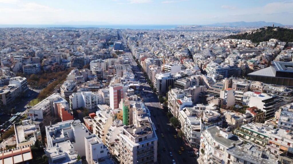ΟΟΣΑ: Οι νέοι στην Ελλάδα φεύγουν από το πατρικό στα 31- Στη στέγη το 60% του εισοδήματος