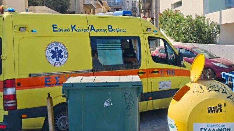 Άνδρας εντοπίστηκε χωρίς τις αισθήσεις του δίπλα σε κάδους απορριμμάτων