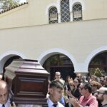 Το τελευταίο χειροκρότημα στον Δημήτρη Κόκοτα: Ράγισε καρδιές η σύζυγός του (φώτο)