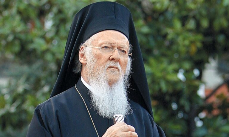 Στα Χανιά ο Βαρθολομαίος για να τελέσει τον γάμο του γιου του Κυριάκου Μητσοτάκη το 2027
