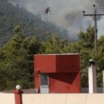 Μάχη με τα πύρινα μέτωπα στη Δυτική Αττική – Άρχισαν να επιχειρούν τα αεροσκάφη
