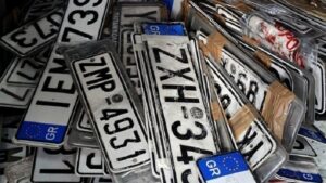 Υπ. Μεταφορών: Οριστική λύση στο ζήτημα των πινακίδων κυκλοφορίας – Τέλος στις χρονοβόρες διαδικασίες